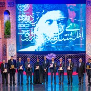 تندیس در دستان کارآفرینان و نشان بر سینه پیشکسوتان