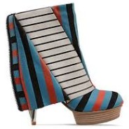 چرا نباید دختر بچه ها کفش پاشنه بلند بپوشند؟